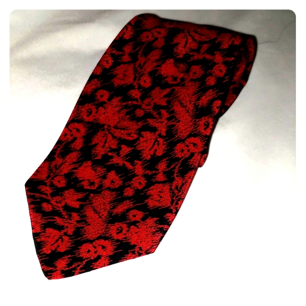 Ungaro Red & Black Leaf Tie